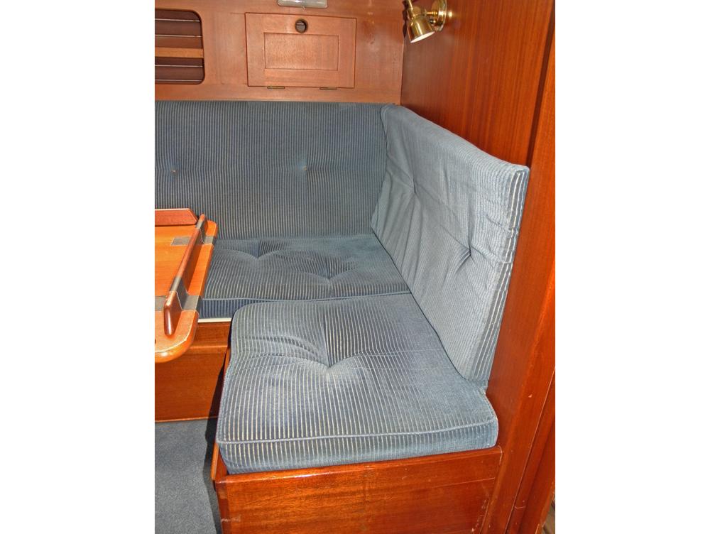 Saloon, Accommodation